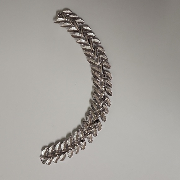 NWOT Sarah Coventry Silver Tone bracelet - Picture 4 of 9